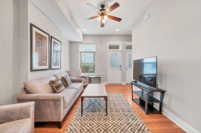 St Louis Tower Grove Two-Story Townhome Perfect for Groups Side B